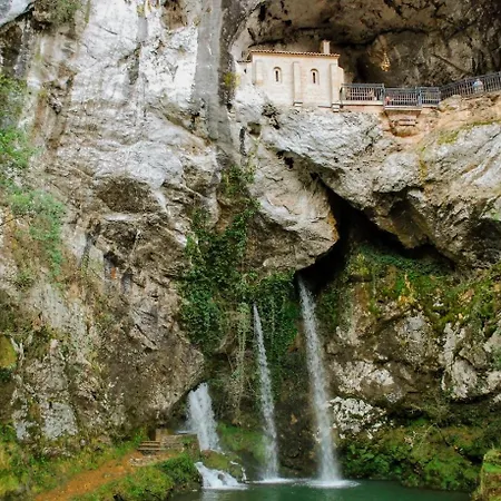 La Marquesa De Llanes